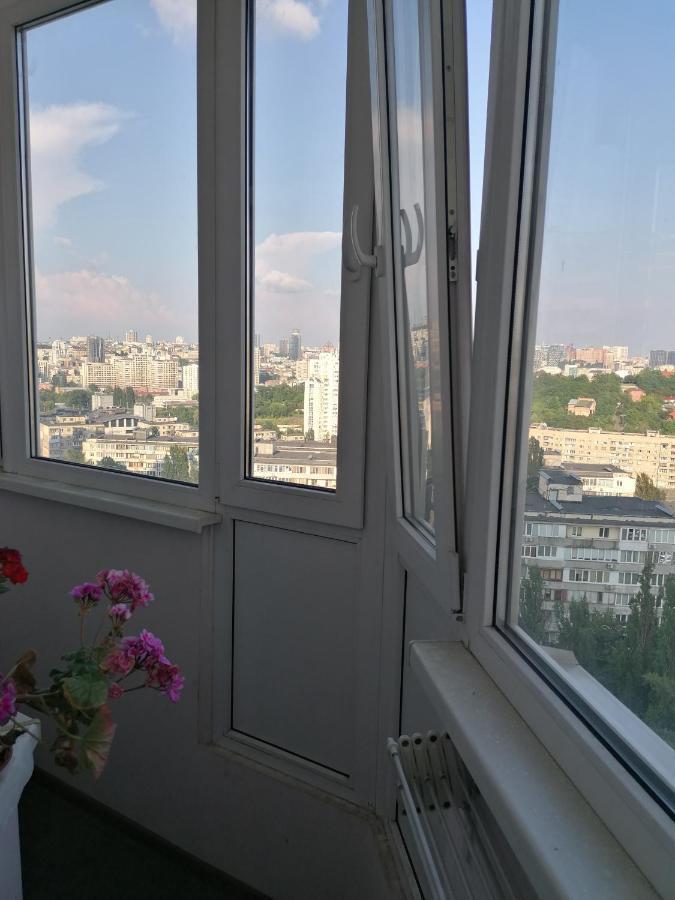 Уютная Студио Возле Жд Вокзала Kyiv Exterior foto